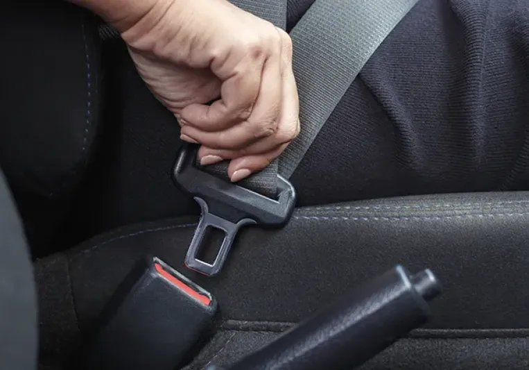 ¿Cuál es la multa y cuántos puntos te quitan por no llevar cinturón?