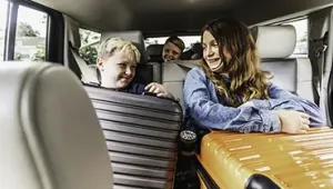 Maletas dentro del coche