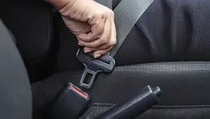 ¿Cuál es la multa y cuántos puntos te quitan por no llevar cinturón?